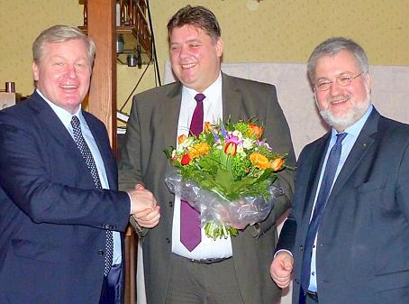 Gratulation für die erneute Nominierung (von links): CDU-Spitzenkandidat Bernd Althusmann, Jens Nacke und Versammlungsleiter Stephan Albani 